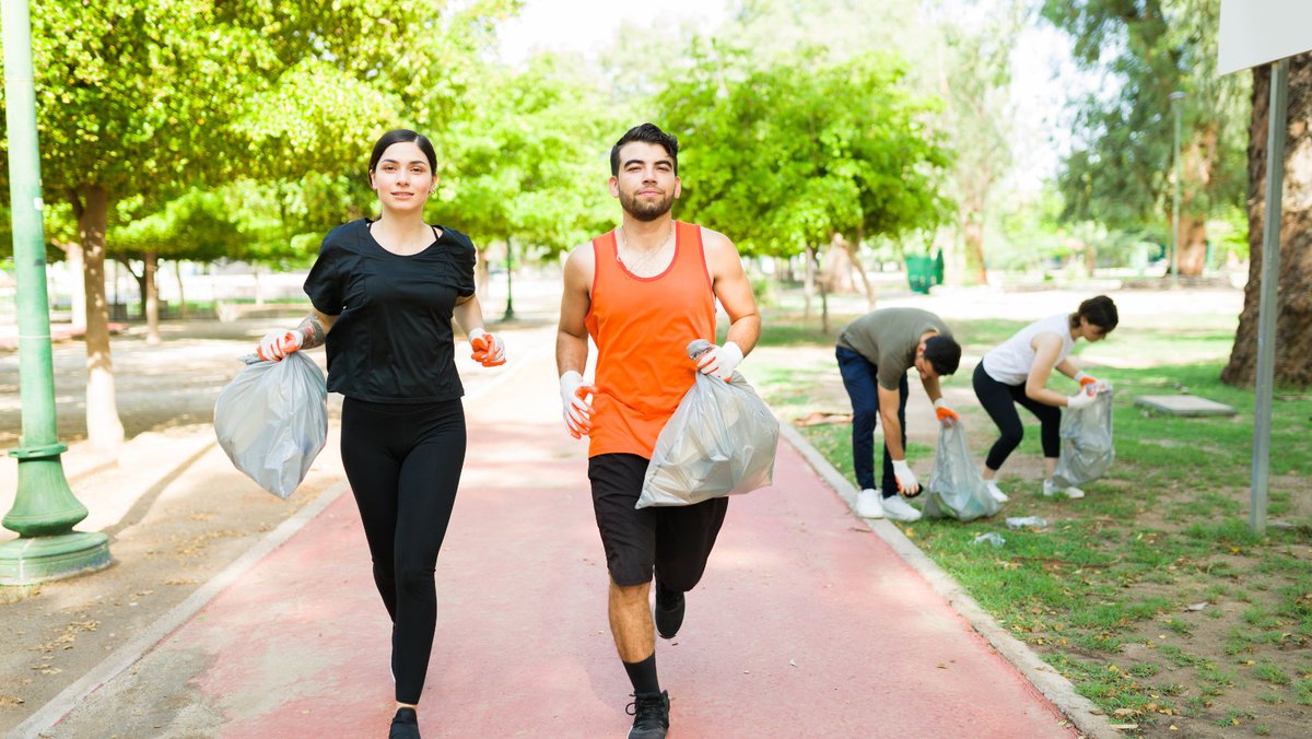 We're supporting @oneplanet_earth to launch two new monthly plogging groups (combining jogging and litter picking) this weekend 🌳 If you're in Newham or Wembley, and want to get active and improve the environment, find out more: planetearthgames.org/challenges 📸 Planet Earth Games