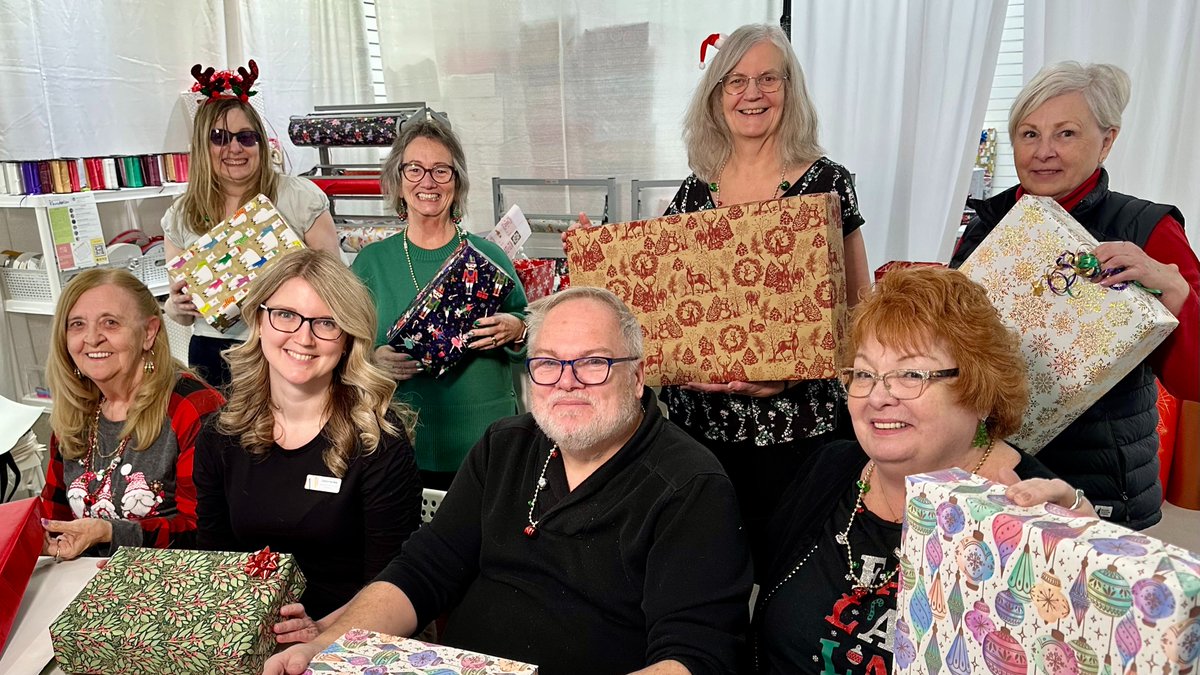 Make the Season Kind continues here at #cbc in support of @yegfoodbank Details here: cbc.ca/news/canada/ed…… And you can tune in at 10 a.m. Saturday and noon on Sunday on📺TV and @cbcgem for more #ab stories of caring and sharing. @kingswaymall @EPSFoundation #yeg #giving