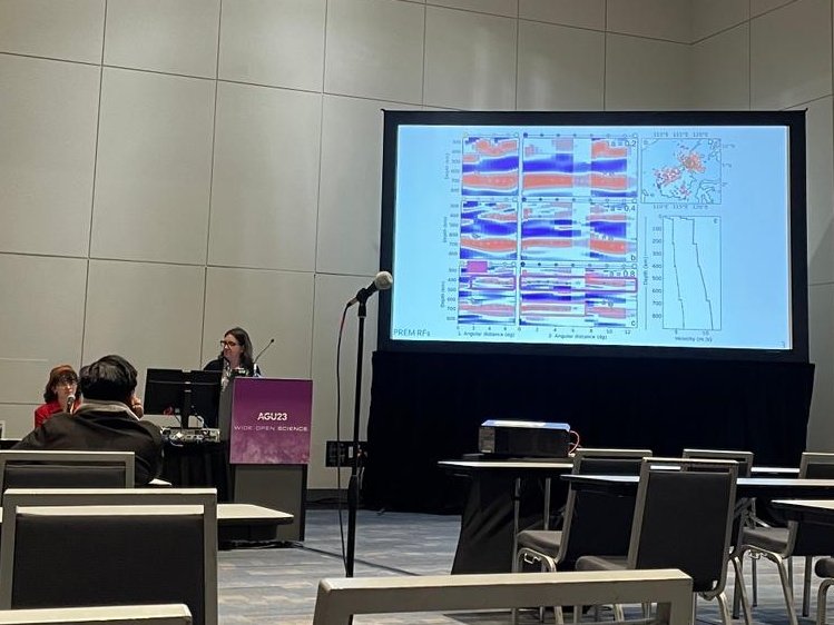 Final day at #AGU23! If anyone wants to meet up and talk receiver functions, mantle transition zones, bygone subduction, deep seismicity or Borneo, drop me a message or say hi if you see me 😊 (pic below from my Monday morning impact session talk!)