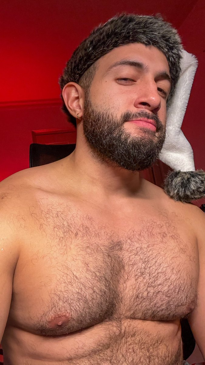 #SantaBaby 🎅🐻🐻

#beardedman #Hairyman #Hairychest #holidayseason #man #Bearmen #cub