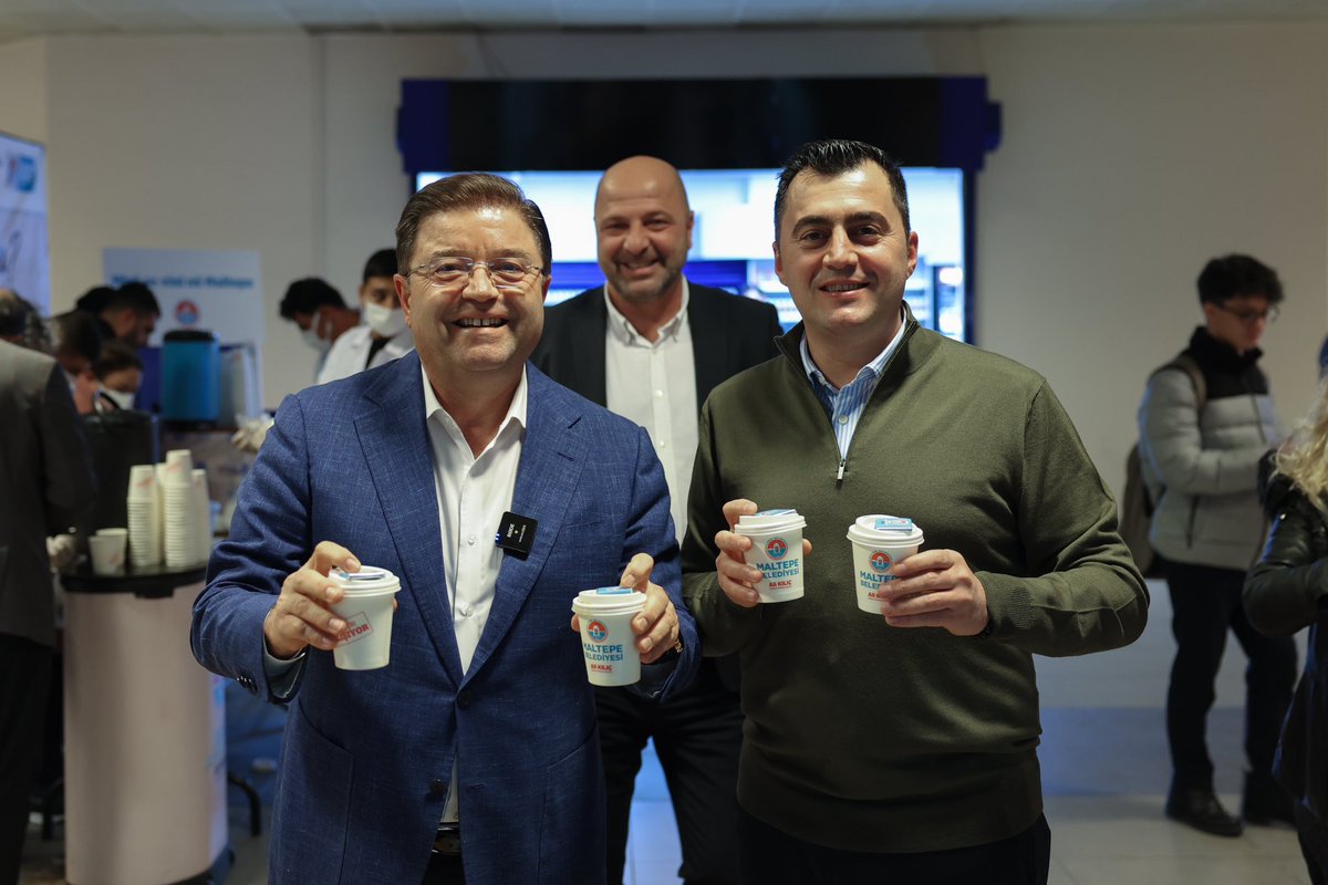 Maltepe’deki hizmetlerimiz Arnavutluk’tan ilgiyle takip ediliyor, örnek gösteriliyor.

Maltepe’de konuk ettiğimiz Arnavutluk’tan kardeş belediyemizin Başkanı Elbasan Belediye Başkanı Gledijan Llatja kahve ikramlarımızı ilgiyle takip ettiğini katılmak istediğini söyledi. Değerli