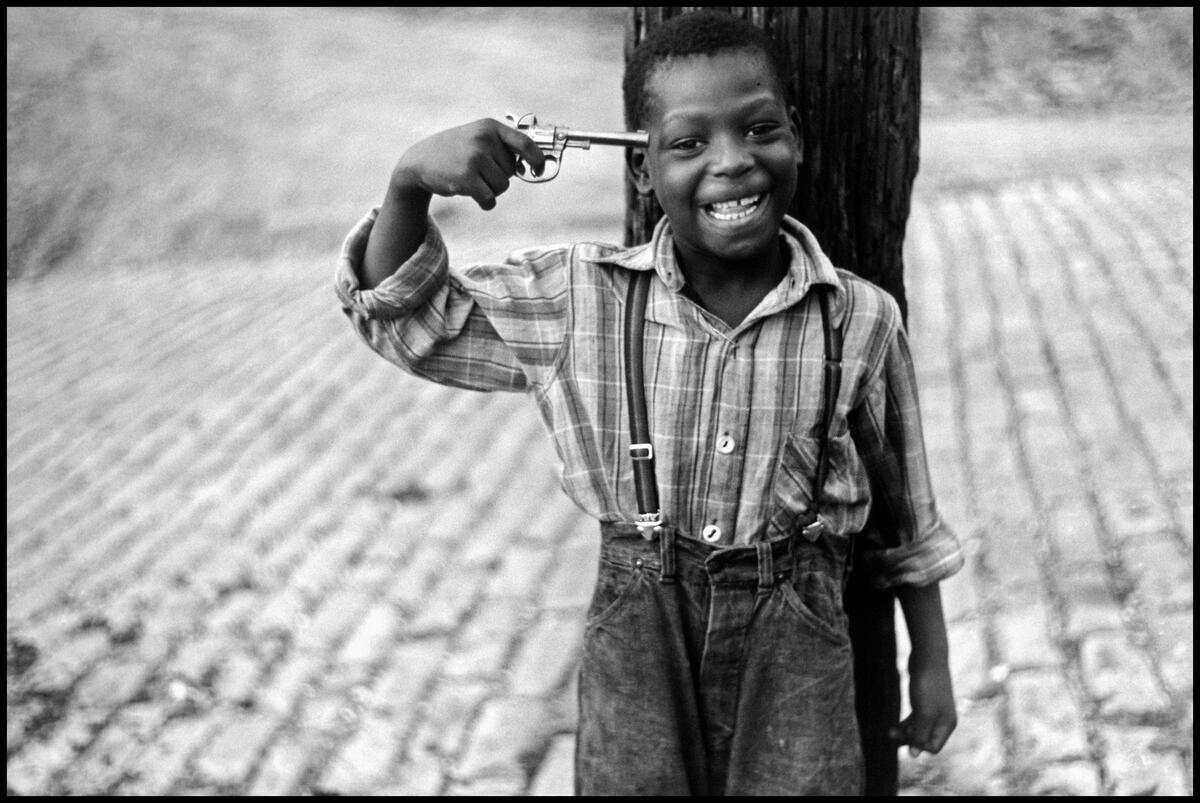 In the fall of 1950, Elliott Erwitt was invited to photograph the city of Pittsburgh through his lens, creating a lasting document of a place undergoing social and economic transformation. © Elliott Erwitt / Magnum Photos
