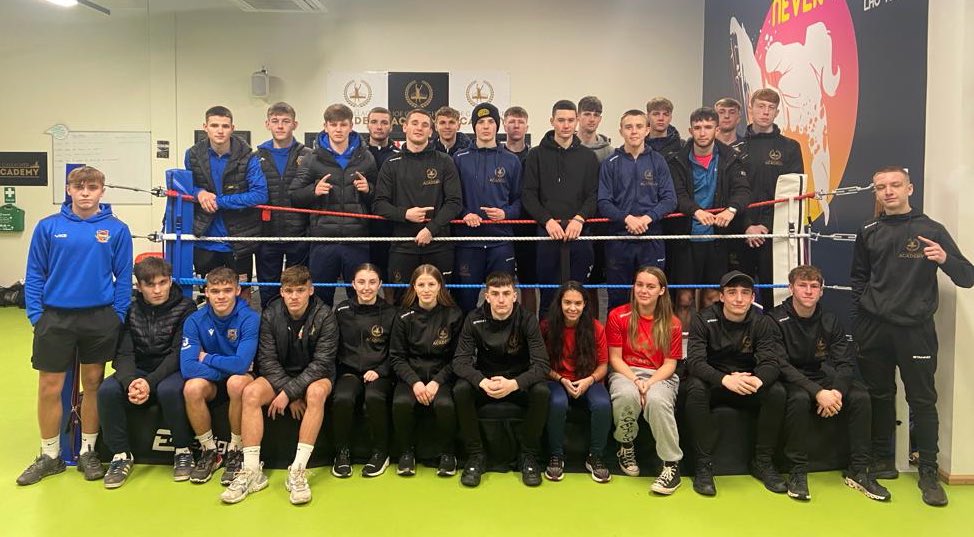 Great to have Pontefract Football College over today learning some boxing with the students 🥊⚽️🎓
#NextGeneration #thejoegallagheracademy