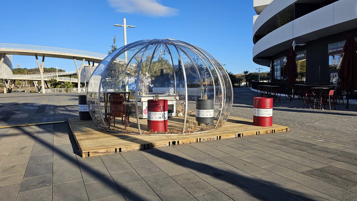 ✨🎄L'équipe Platibubble est ravie de vous présenter notre dernière installation de trois igloos Astreea, installés sur la Rambla du Soleil à @AgdeOfficiel 🎄✨ Pour plus d'informations, n'hésitez pas à nous contacter par email info@platibubble.com ou par tél au 06 99 55 70 07.