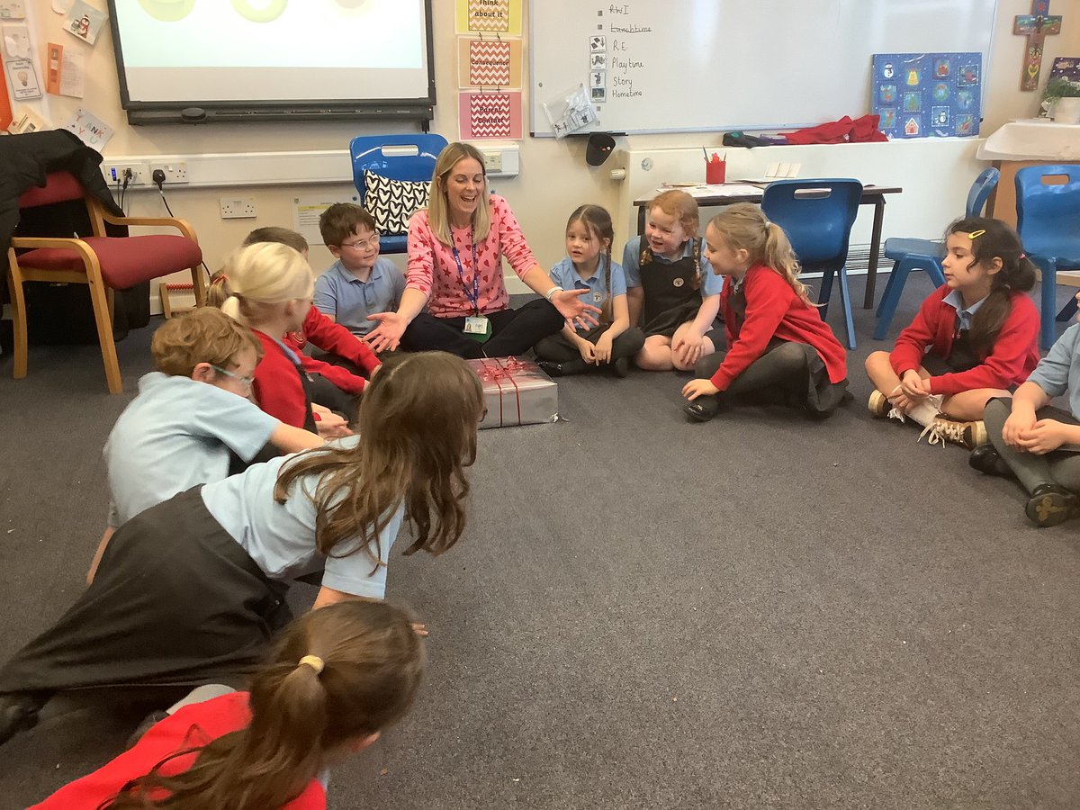 Class2_StDavids's tweet photo. This week in R.E. we have learned what it feels like to give and receive gifts🎁 The whole class unwrapped a special gift and experienced the joy of receiving. #SDRE @LT_Trust @Haigh_St_Davids https://t.co/QOx4na1bct