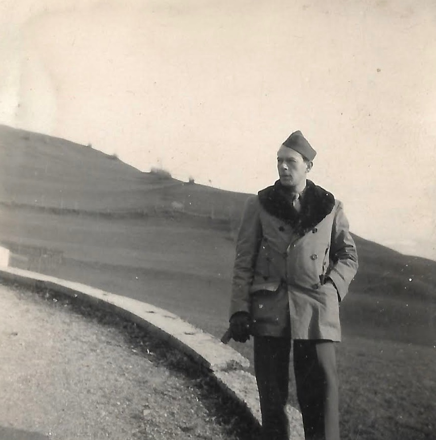 Quand la réalité rejoint la fiction...
Beau moment d'émotion lors de la rencontre entre Colombe Bazin, fille du peintre Jean Rigaud, compagnon de route de Rose Valland en Allemagne, et le comédien Rémi Couturier qui interprète le rôle de son père dans la pièce Rose Valland