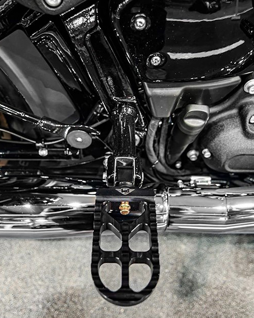 Rider and passenger footpegs

@partseurope.official
Eicma 2023 - Showbike - Lowride ST 2023 assembled by Route 76 from Italy.
You will find mounted Flare™ Windshield from Klock Werks, Metzler Maraton tires, S&S Super street exhaust, Joker foot pegs, Biltwell handlebar