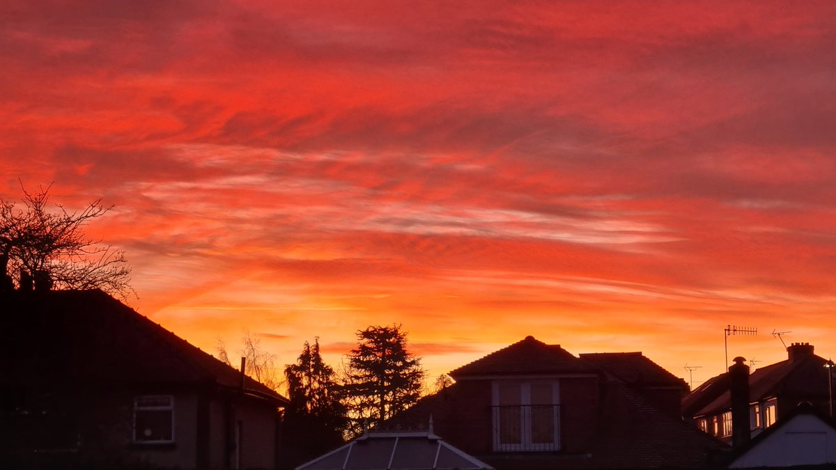 That was a pretty spectacular sunset, viewed from my desk at home in Greenhill, #Sheffield