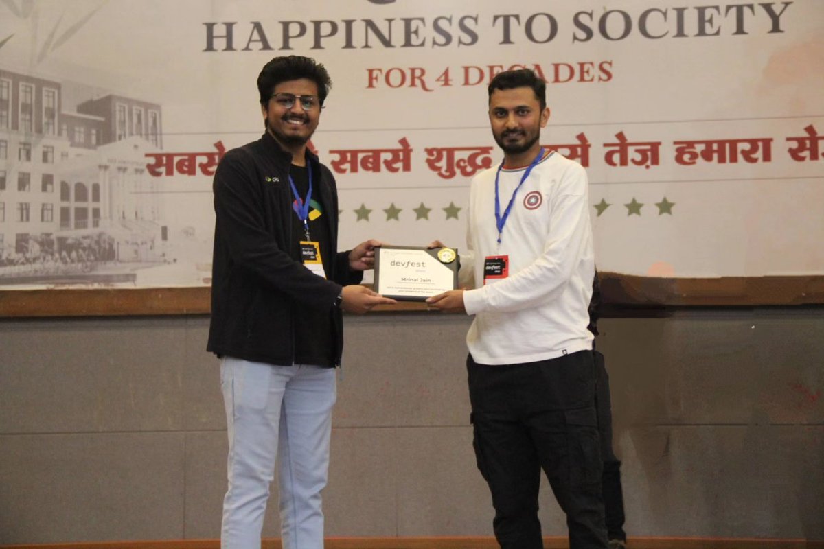 _mrinaljain's tweet image. Thrilled to be a part of #DevfestBhopal as a speaker! 🎤 Had an incredible time sharing insights and discussing the latest in tech trends with an amazing audience. Thank you for having
 me! 🚀
Kudos to @monkfromearth  @BhopalCoders and team !
 #TechTalks #SpeakerLife