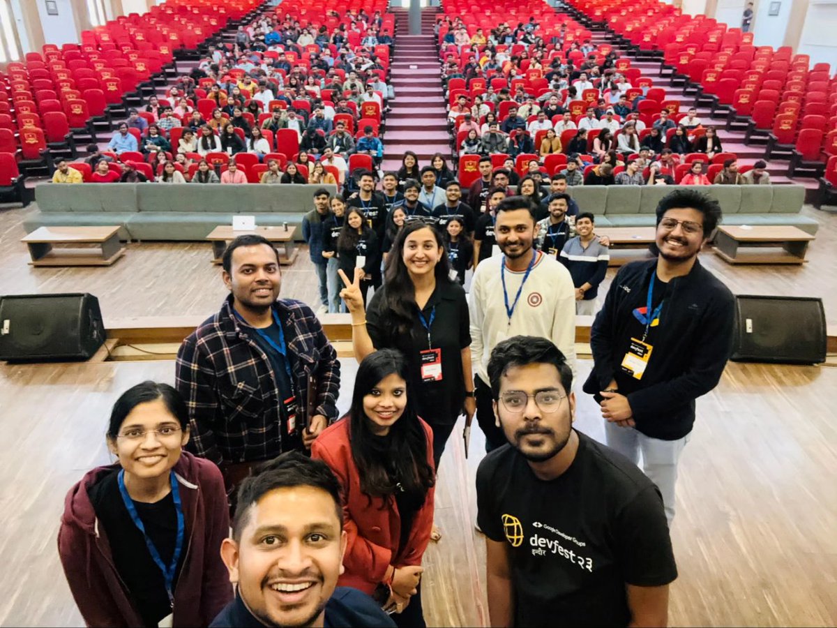 _mrinaljain's tweet image. Thrilled to be a part of #DevfestBhopal as a speaker! 🎤 Had an incredible time sharing insights and discussing the latest in tech trends with an amazing audience. Thank you for having
 me! 🚀
Kudos to @monkfromearth  @BhopalCoders and team !
 #TechTalks #SpeakerLife