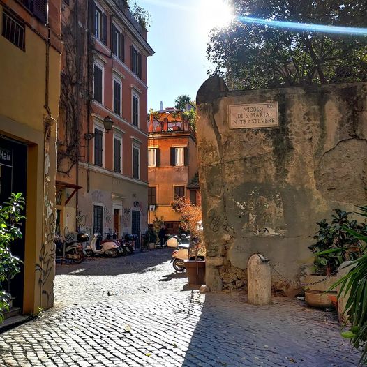 Oggi a #trastevere un sole che spacca e venti polari nei vicoli all'ombra 📷ma che giornata 📷