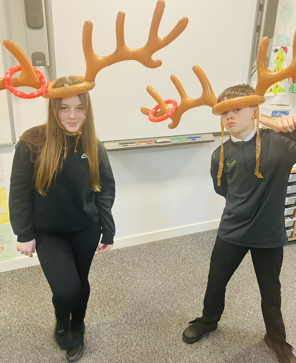 PortyMFL's tweet image. Getting into the festive spirit with the reindeer antlers &amp;amp; the past tense 🤣🎄🎅🏽 🦌🇪🇸🇫🇷 @PortyAcad @PortyMFL #learnandimprove #readyforlearning
 #proudofporty