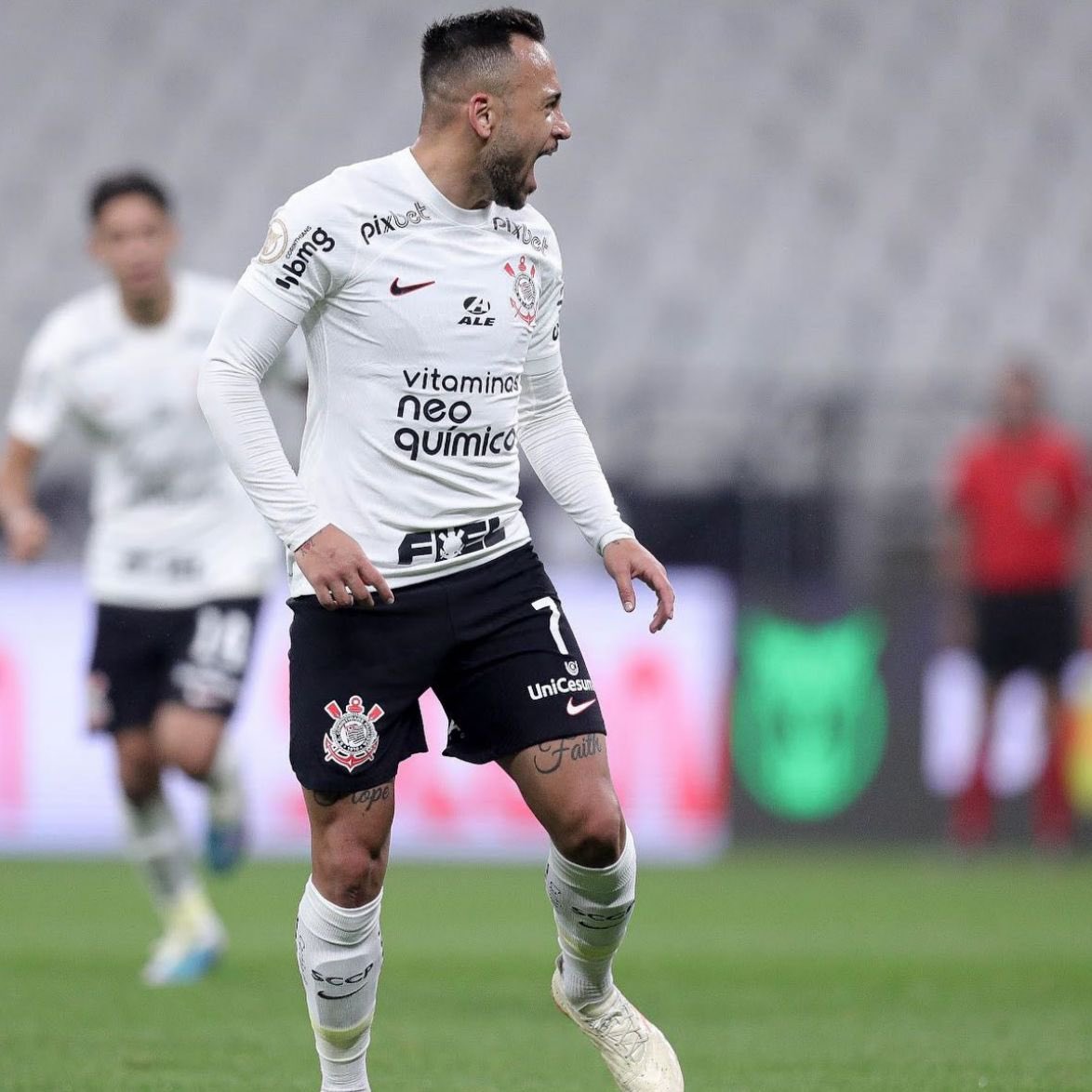 🚨 | Incomodado com a demora do Corinthians para definir a permanência de Maycon, o estafe do jogador abriu conversas com outro clube do Brasil. Embora tenha manifestado interesse em continuar com Maycon no elenco para 2024, mas não avançou depois disso, o que incomodou o estafe…