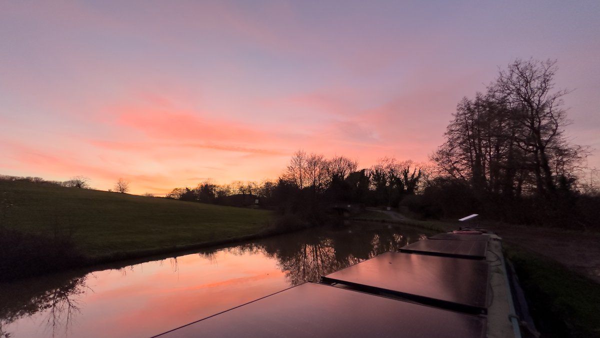 Tonights #sunset on the #CoventryCanal near #Mancetter. #BoatsThatTweet #LifesBetterByWater #KeepCanalsAlive #NbWillTry