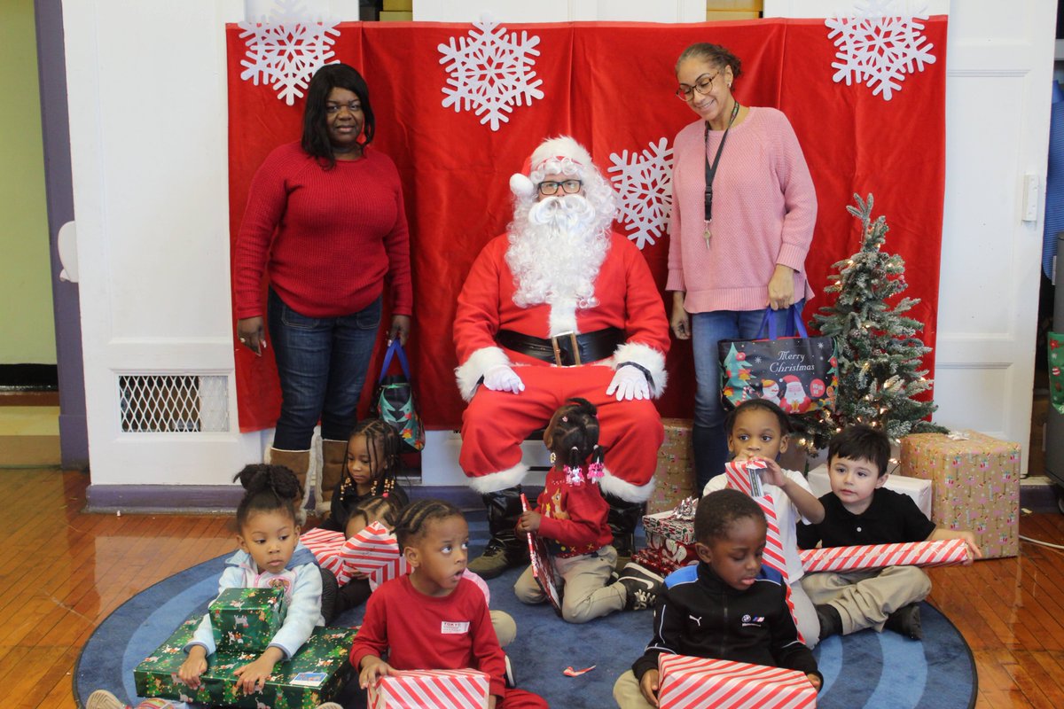 Santa heard all about the wonderful things happening in our 3K/PreK classroom @K394. @SheneanL @SojournerDavid @CSD17NYC @Philton73287848 He was happy to know that they were in school today and for that he rewarded them.  Happy Holidays!