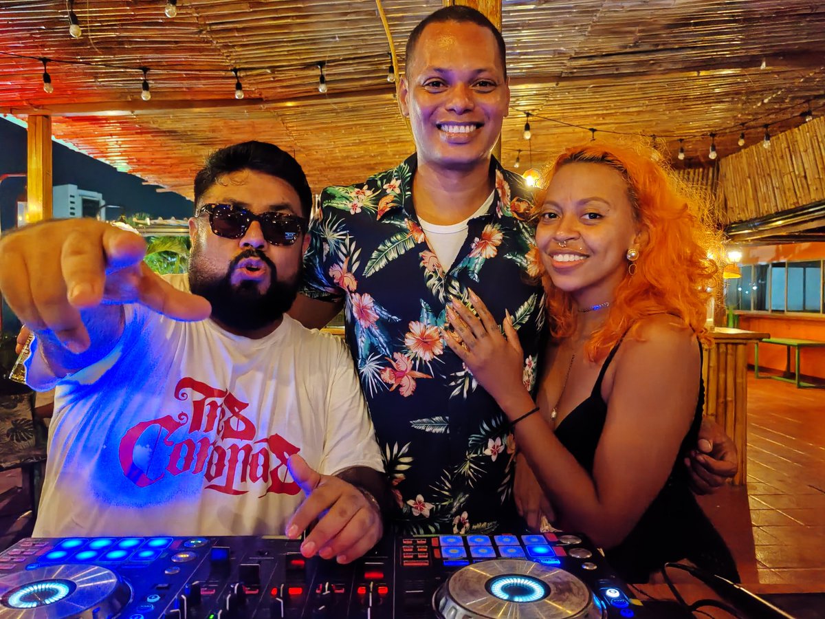 Con la gente firme. 🔥
<a href="/BennyBajo/">BENNY B</a> <a href="/KekeMinowa/">Keke Minowa</a>