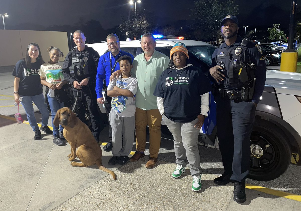 We had our annual #BigsInBlue Holiday event earlier this evening <a href="/Walmart/">Walmart</a>. Thanks to our #friends at Amici’s Pizzeria, <a href="/BBBSBroward/">Big Brothers Big Sisters of Broward</a>, &amp; @browardpbathe Broward Police Benevolent Association for making this such a special night for the all the “littles” involved. #WorkingTogether