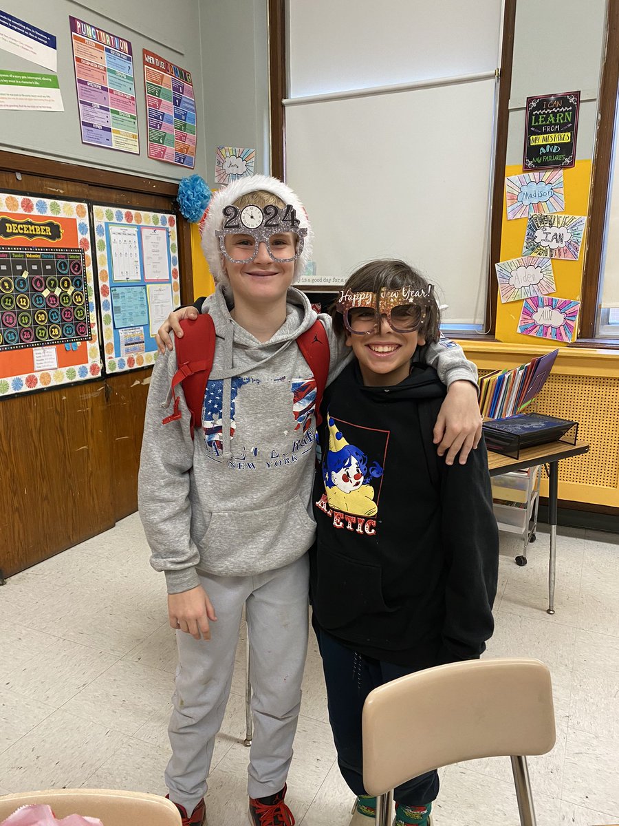 Wishing everyone a happy holiday and happy new year! 🎆2️⃣0️⃣2️⃣4️⃣🎆
#WeAreFranklinSquare