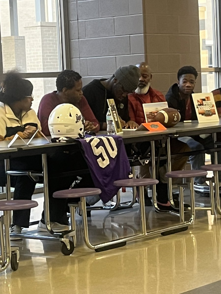 CoachJDriver's tweet image. Proud of @CjohnsonLonoke. Only got to coach him for one year but was a great year to coach someone talented, respectful, and hardworking! Oklahoma state got a great football player and person! I’ll definitely be at some games wearing orange!! Congratulations! #GoPokes