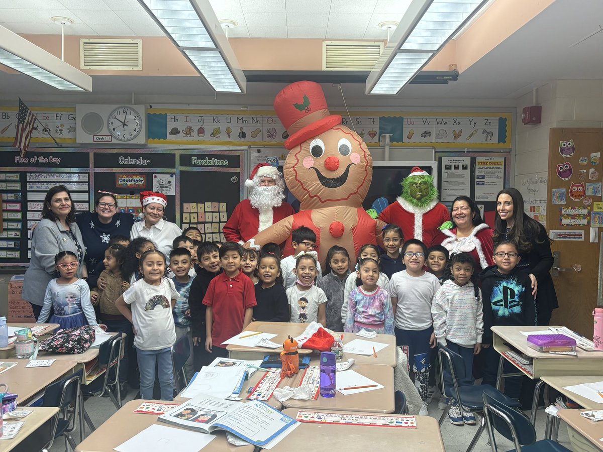 Some very special guests visited our classrooms and delivered gifts today! Wishing a happy and health holiday season to all! @nycdistrict30