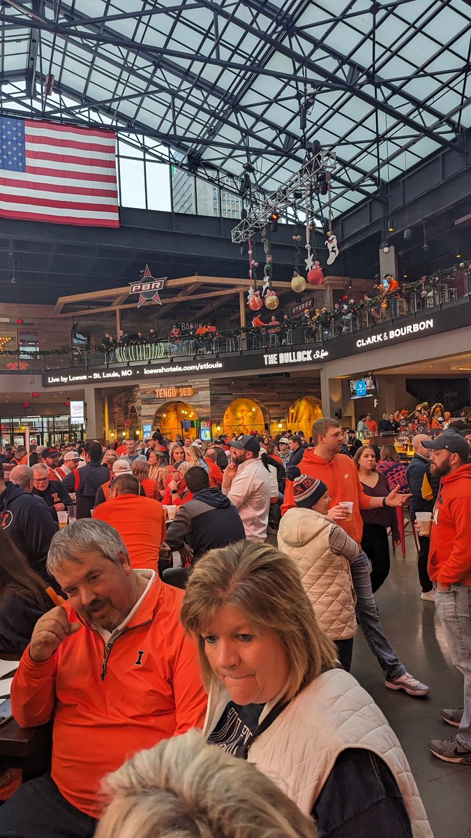 jenn7997's tweet photo. Illini take over St. Louis!!! https://t.co/JLjNaWfVqf