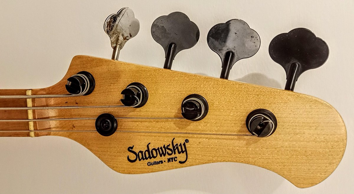 JuergenJoherl's tweet photo. #BassGuitar #4String #USA #NL

Well, seems I got me a #Christmas present myself😉..by chance I came along this used #SadowskyNYC  bass at such a unreal low price, I couldn't resist taking him home😂🤷..yet, I never heard of or saw a Sadowsky with Wilkinson Pu's &amp; only passive!🤔 https://t.co/zIk2jDJ3jL