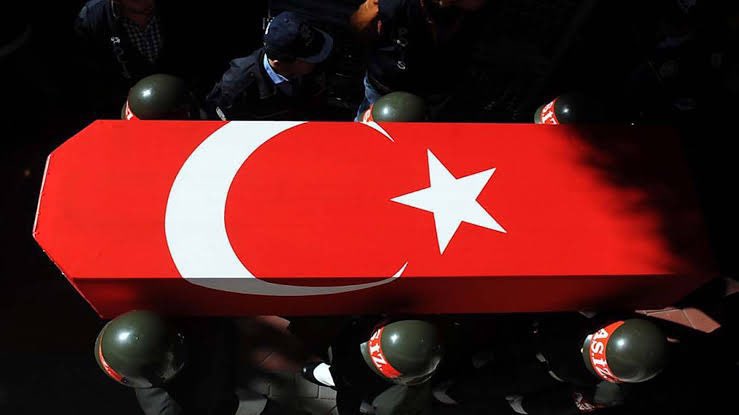 062011filiz's tweet photo. İnnâ lillâhi ve innâ ileyhi râciûn! 

Ateş düştüğü yeri yakar, tüm Türkiye'nin kalbine ateş düştü. 

#şehidimizvar / #Hakkari 
Kahrolsun PKK ve destekçileri! https://t.co/qc1M6RxBqq