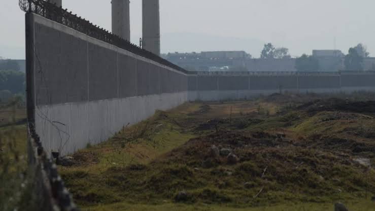 ¿Qué creen? El terreno adquirido para la edificación de la fallida Refinería Bicentenario, ya vale 25 veces más que lo pagado por él. De $1500 MDP a $35 mil MPD.

Traducción: La famosa barda de Calderón fue mejor negocio que Dos Bocas, el Tren Maya y el AIFA juntos 🤡 Un proyecto