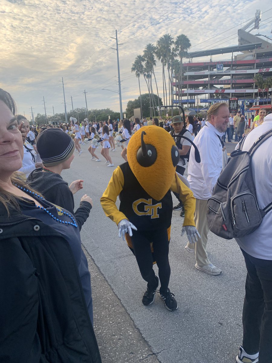 #gasparillabowl time for @Buzz_GT and @GTFootball Go Jackets! Beat UCF!