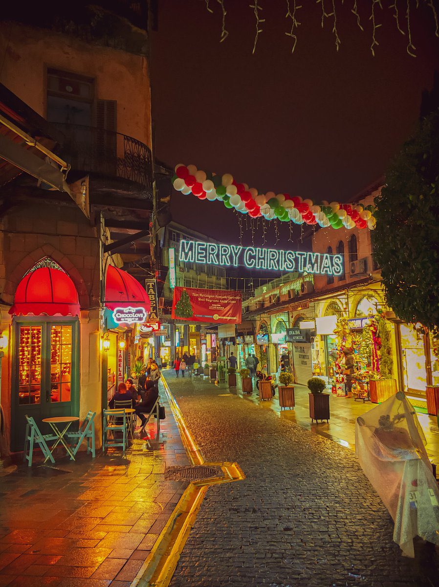 milevamaric_'s tweet photo. Hepinizin bildiği o fotograf... biraz inceledigimizde hayal bile edemeyeceğimiz kadar güzel bir gerceklikte yaşamışız diyorum.. gerçekler nedir? Bir gün yok olur mu ? Anılar gerçek midir peki ? https://t.co/ZtWXC8ON7r