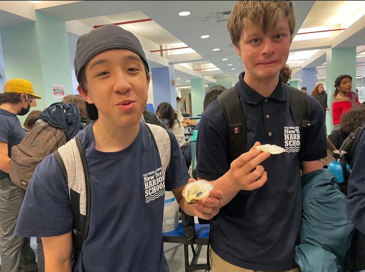 Great to see these photos of the @HarborSchool holiday tradition today. Students enjoying oysters provided by @BillionOyster before heading off for the holiday break. Happy Holidays!