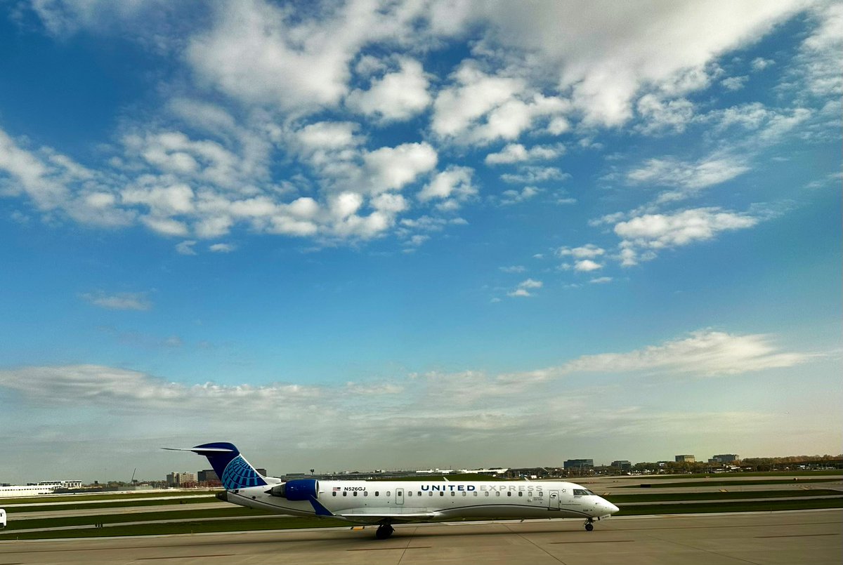 #UnitedExpress - #Bombardier CRJ-550 - N526GJ - Engines 2 x GE CF34-8C1 - @ #Chicago O'Hare International #Airport (#ORD) - oct-23