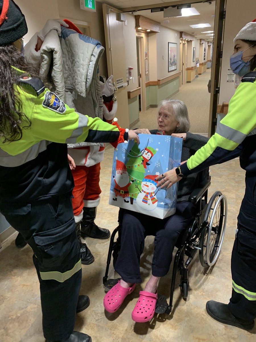 SantaToSeniors's tweet photo. Patricia rounded the corner and was surprised to see Santa &amp; his elves waiting for her. When we handed her gift over, she remarked, “For me?” To which Santa replied, “Yes, this is for you!” When she saw her newly gifted blanket, her eyes began to water &amp; asked, “Can I keep that?” https://t.co/Vmab4NErYD