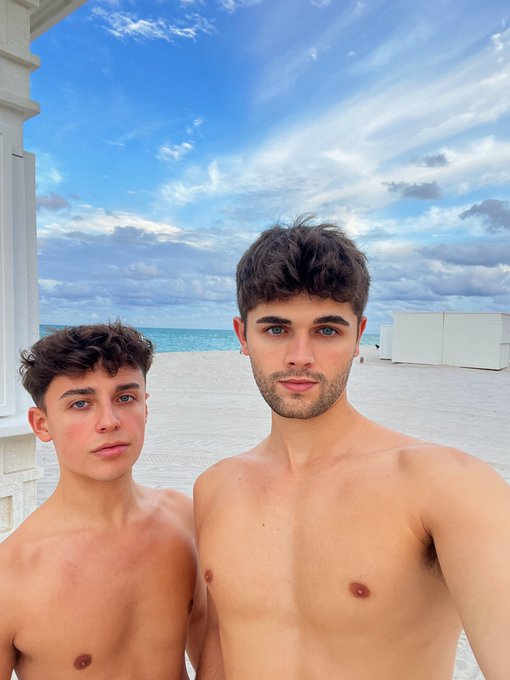 Miami for christmas 🎄Who wants to join us? https://t.co/qzsitcsl7A