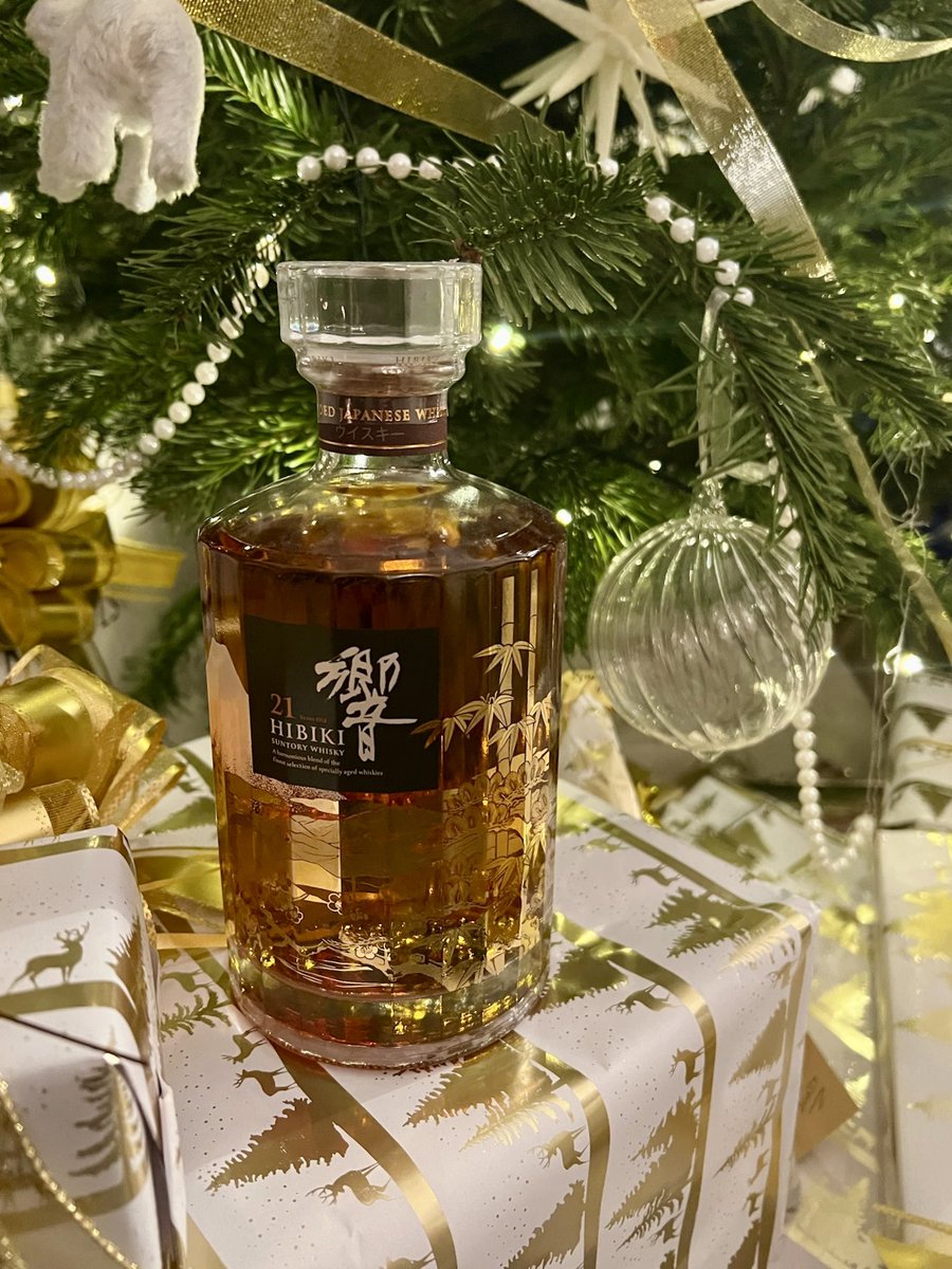 whiskypto's tweet image. 🥃🎄 Savoring Hibiki 21 this Christmas, finding parallels in its complexity to life&apos;s intricate moments. It&apos;s more than whisky; it&apos;s a toast to this year&apos;s journey and the next&apos;s promise. Cheers to a balanced and prosperous New Year! #Hibiki21 #ReflectionAndCelebration 🥂✨