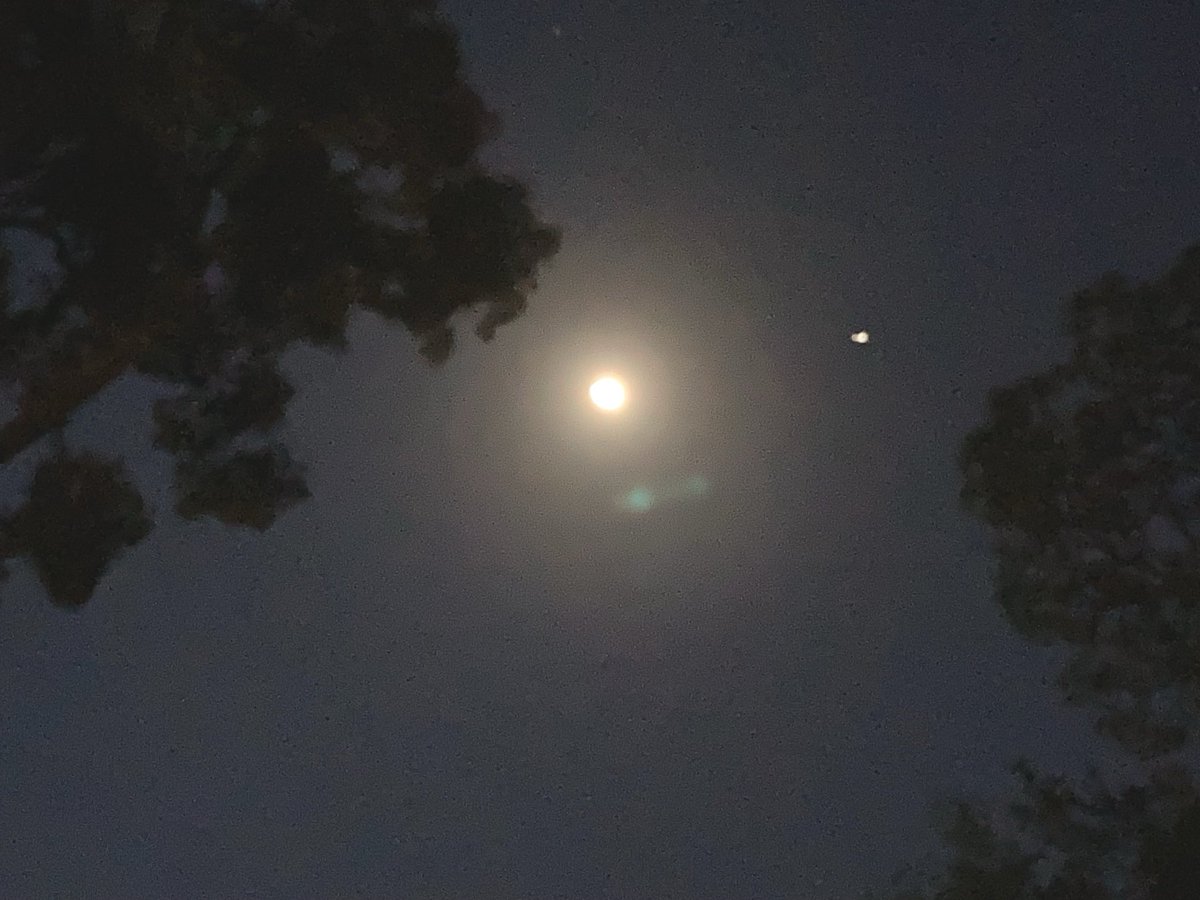 kevinlowercase's tweet image. Moon and Jupiter #wintersolstice