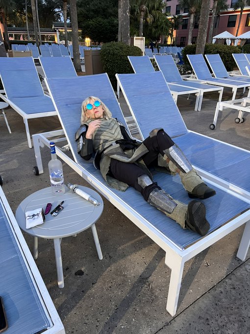 Having a great time at HolMat per usual https://t.co/oLM00ODerg<a href="/tag/starwars"class="tags"><span>#starwars</span></a><a href="/tag/shinhati"class="tags"><span>#shinhati</span></a>