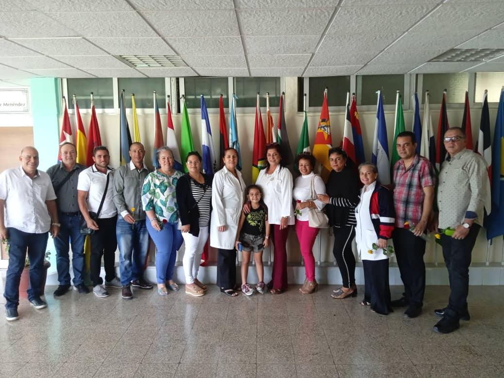 Merecido homenaje en UCM #CiegodeÁvila se realizó a los  doctores que además ejercen la labor de  la docencia, asegurando así el futuro de nuestro país. Sus enseñanzas permanecerán en el tiempo.
Feliz día  @DGSCiego
#EstaEsLaRevolución 
#CubaPorLaSalud
#CubaPorLaVida