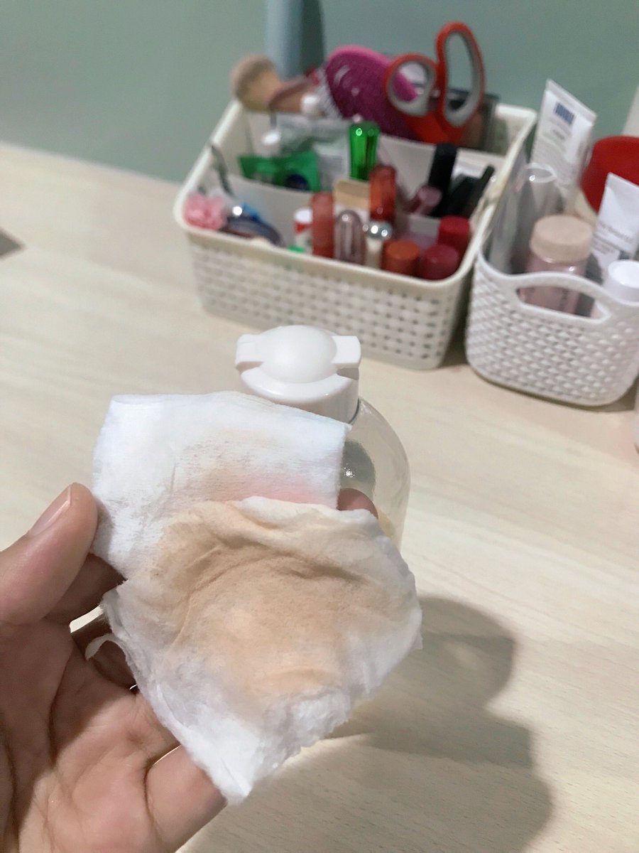Faroushah's tweet photo. ทำไมต้องใช้ cleansing oil
-ลดการเสียดสีระหว่างสำลีกับผิวหนัง
-ไม่อุดตันผิว
-ใช้ถูหน้าได้เลย ไม่ต้องเปลืองสำลี
-ใช้ได้ทุกสภาพผิว
-ล้างเครื่องสำอางกันน้ำได้ดี ใช้ได้แม้กับดวงตา และริมฝีปาก
-��งความชุ่นชื้นให้ผิว
#cleansingoil #cleansing #ใช้ดีบอกต่อ https://t.co/raPD2VZvME