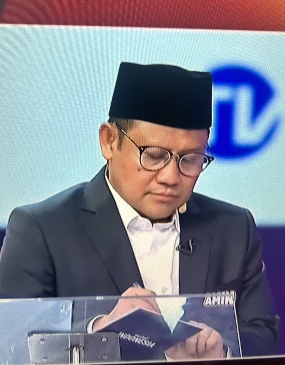 Cak @cakimiNOW, Aku bangga padamu.. Saat debat, lupakan bahwa dia itu anak Presiden. Tujuan AMIN adalah PERUBAHAN. Maka berubahlah dipanggung debat nanti.