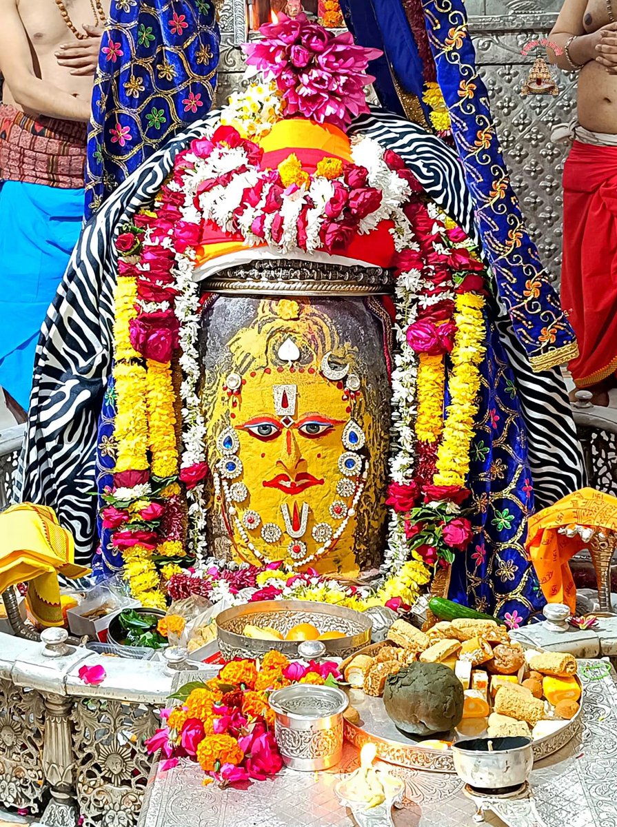 12Jyotirling's tweet photo. श्री महाकालेश्वर ज्योतिर्लिंग जी के आज के भस्म आरती श्रृंगार दिव्य दर्शन 23.12.2023 https://t.co/ZRIEmp439m