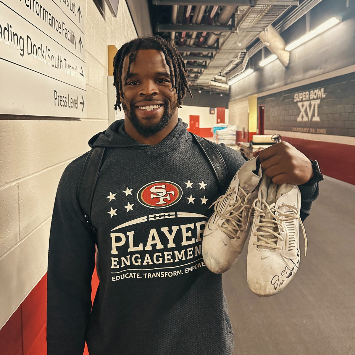Don't forget about Dre! RT for the chance to win signed cleats from Dre Greenlaw. #ProBowlVote No purchase necessary. Official rules: 49rs.co/3RSEUEP.