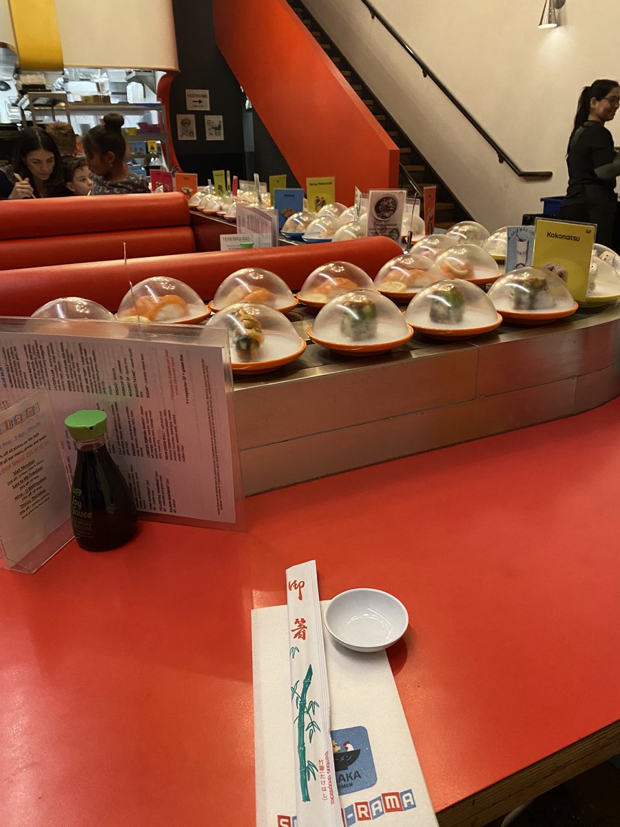 VeryMuchABear's tweet photo. Had my first conveyer belt sushi today!!! 😋😋✨💕 https://t.co/DySVr6Nd1O