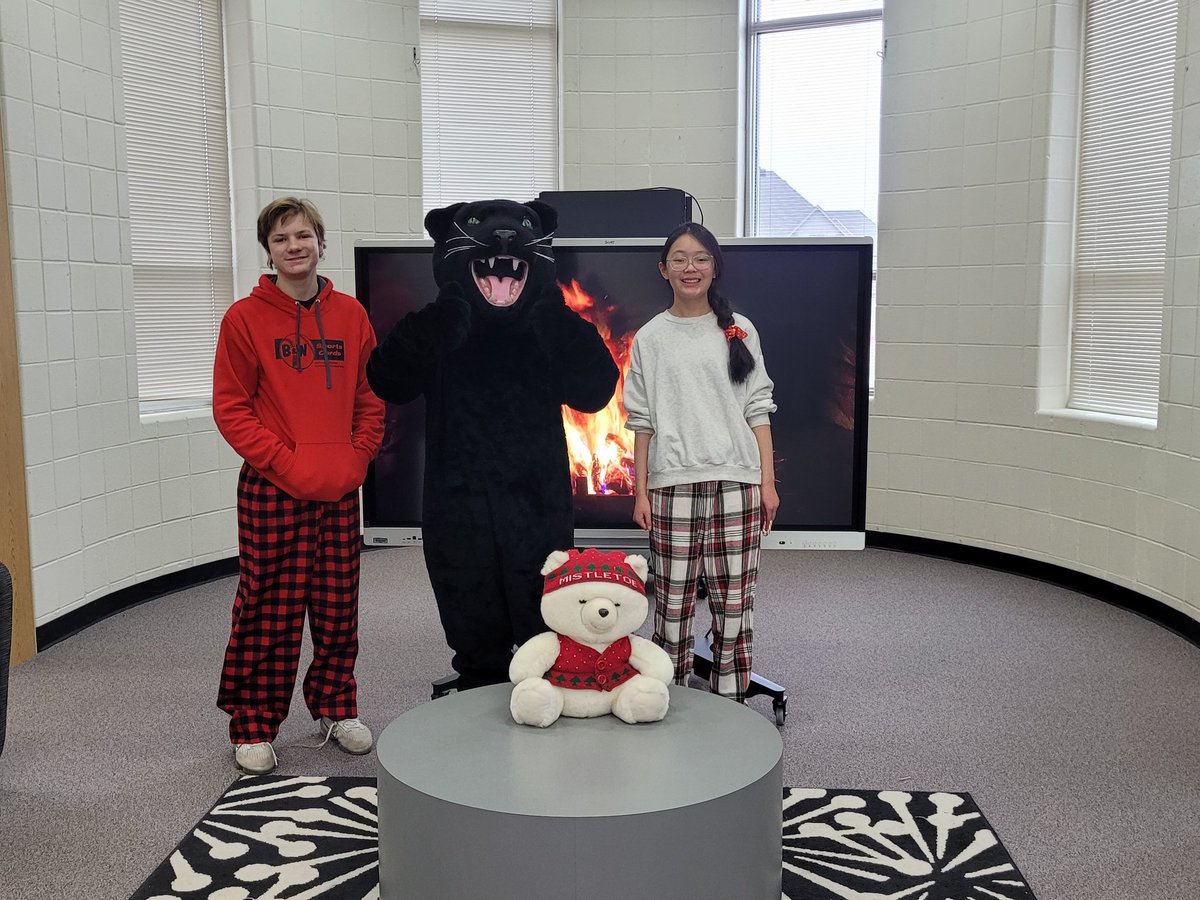 Molly Larson tweet media