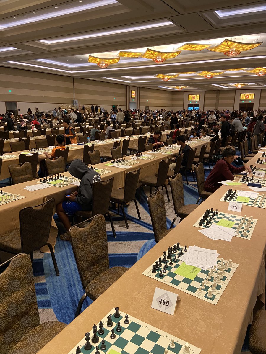 NWAchesscenter's tweet photo. Just before round 1 of the @USChess #k12gradechamps in Orlando, FL. Lincoln has 8 players competing in the 12th grade section and is the only team from Arkansas! Good luck crew! https://t.co/GN0GYSH3Xw