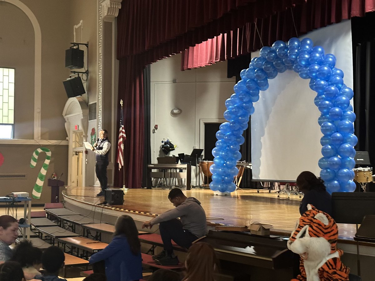 What an amazing Blue Ribbon rally @PEARLS_YPS celebrating this outstanding accomplishment! A true affirmation of the hard work of students, educators, families, & community in creating a safe & welcoming school where students master challenging content. Kudos! @YonkersSchools