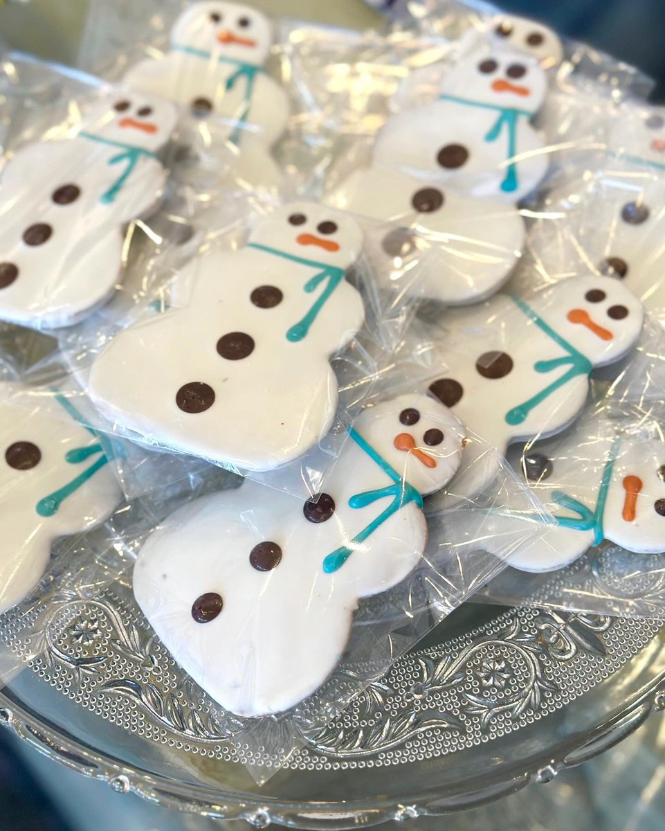 Does your pup have their cookies for Santa yet?! Stop by our rescue center this weekend to get yours before they’re gone 🎄🐶✨ #VanderpumpDogs