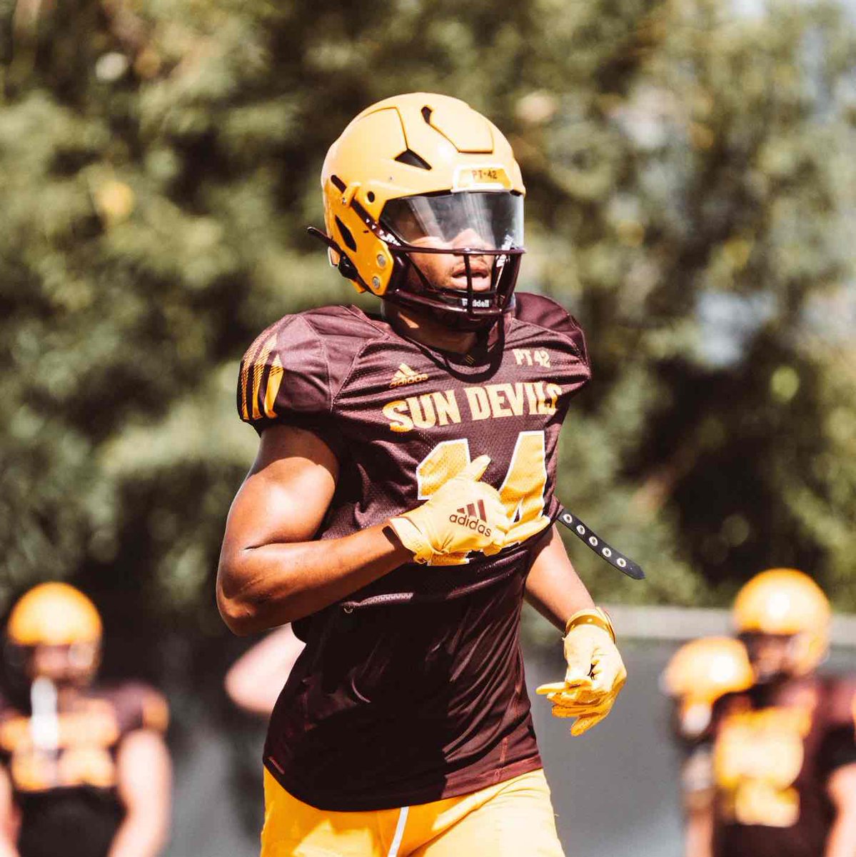hudl.com/profile/792081… @mixtapezeek Arizona State Transfer 2nd Team All Conference True 4.3 speed 6’1 190 Multiple KR Touchdowns @KC_MTXE 27.1 yds/rec Explosive Playmaker with the ball in his hands. Deep Threat, but can still run the whole tree! @JUCOFFrenzy