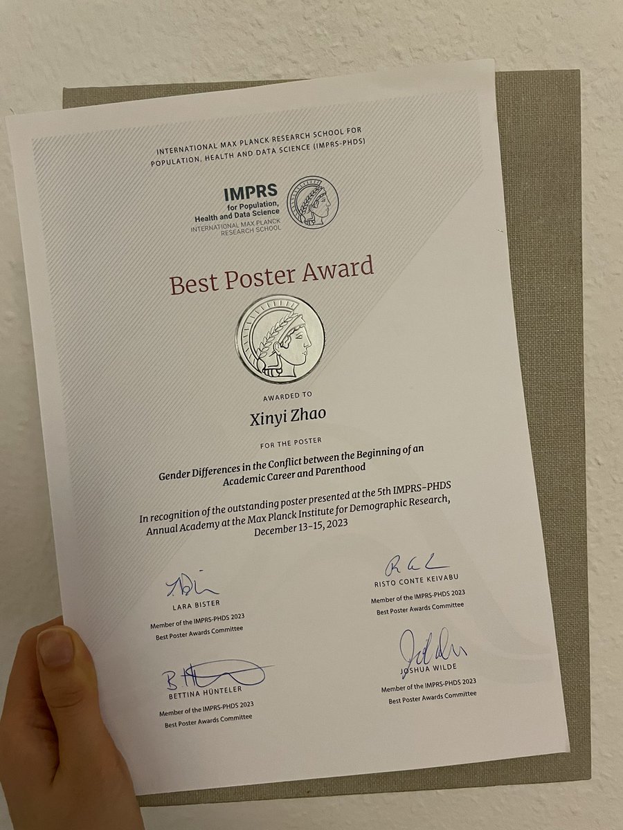 My first self-promotion Tweet for my first poster prize (a little shy but exited). Humbled and honored to be awarded the Best Poster Prize by <a href="/IMPRS_PHDS/">IMPRS-PHDS</a> . My deepest gratitude to PHDS and the selection committee, and everyone who gives me comments and suggestions on my poster!