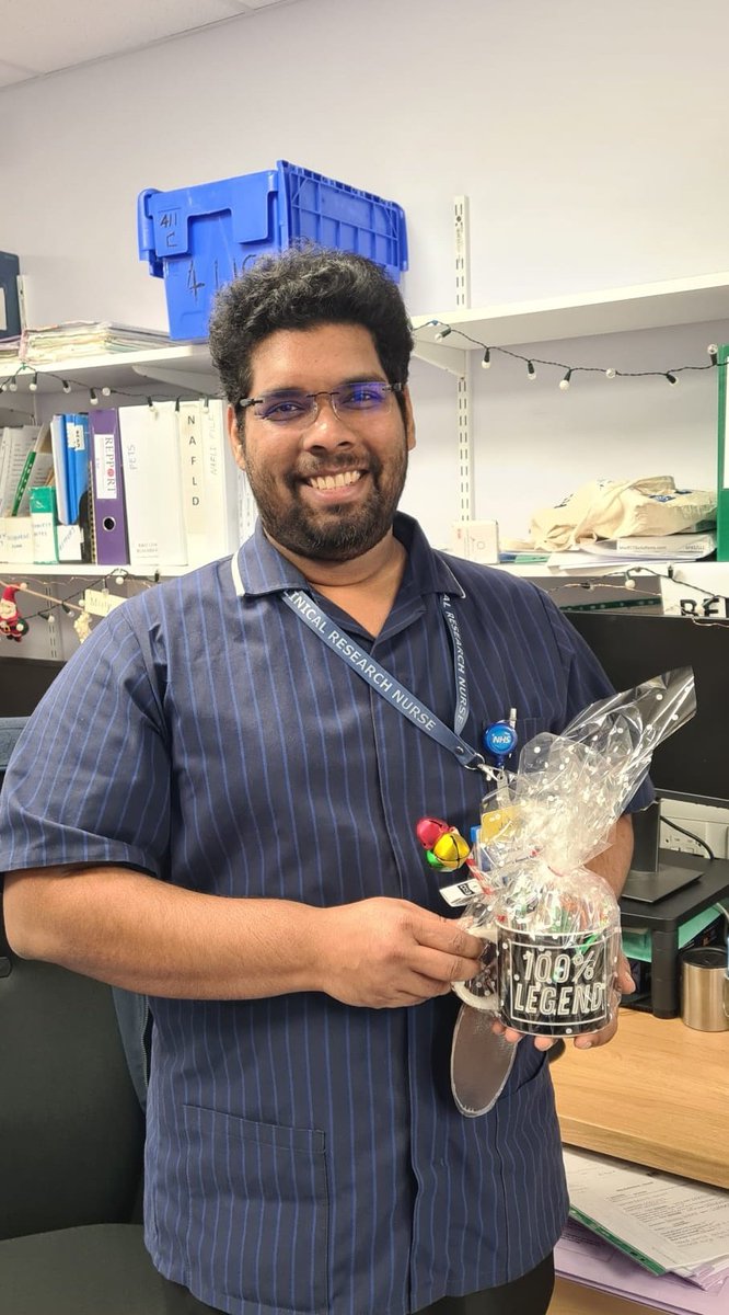 😁 A lovely surprise today for Jaison, Clinical Research Nurse at Broomfield Hospital, who received anonymous gifts of appreciation from another colleague within our team today. Congratulations and well done Jaison 👏👏👏 @MSEHospitals @HealthyMeAtMSE @NIHRCRN_nthames #CRNurse